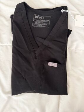Figs Black V-Neck Scrub Top with Pocket Tag
